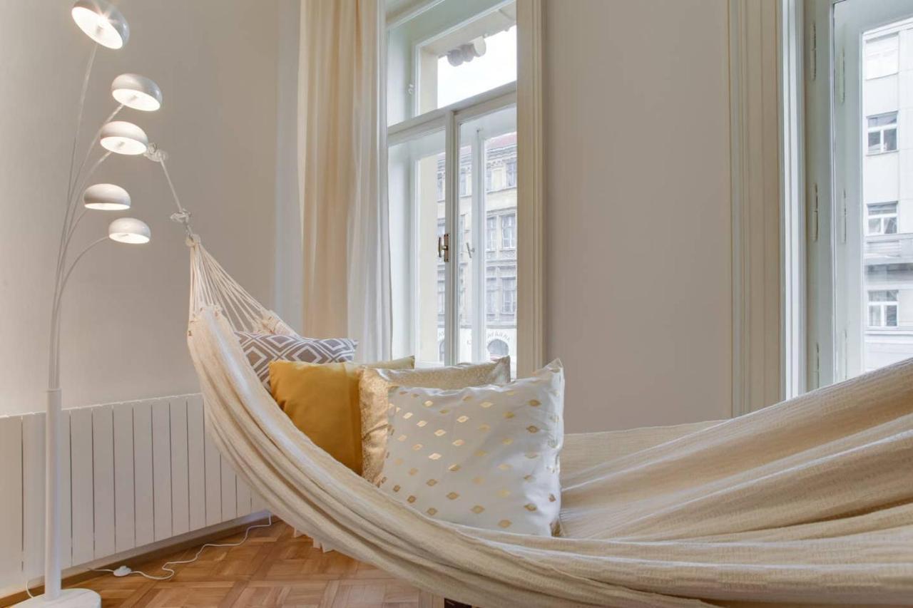Bright Prague Na Porici Apartment Екстериор снимка